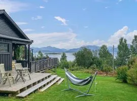 Gorgeous Home In Tingvoll With House Sea View