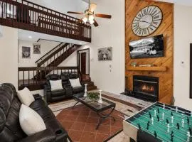 Cozy Penn Estates Retreat Fireplace Sunroom