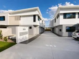 Coast A While | New 3BR | Work, Stay & Play