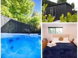 Custom Cabin - In Town - Hot Tub