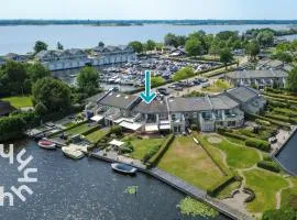 OV756 - Spacious 2-person apartment near Giethoorn with a beautiful view over the water