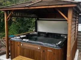 Riverside Annex at Ashbank with hot tub
