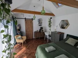 Stylish central Horsham residence with parking and hot tub