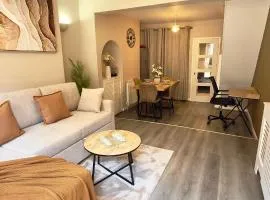 House Sleeps 5 with parking and Hot Tub