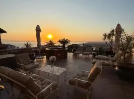 Phezulu Manor - Luxury Villa with Panoramic Views & 5 Terraces