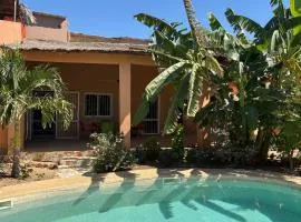 Villa mit Pool in Mbour