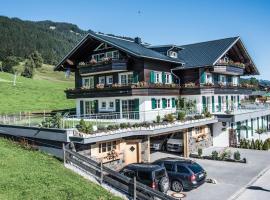 ALPENHAUS Steiner - TOP-Ferienwohnungen - SOMMER-Bergbahn inklusive, hotel in Bolsterlang