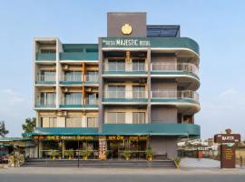 Akalkot में, होटल Majestic Royal by Travel Pleasure Hotels