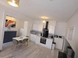 2 Bed Flat Contractors Town Centre & Seafront