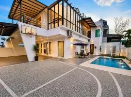 Ipoh Lahat Mines Private Pool Lake Villa by IWH Suites