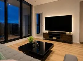 Luxury Stay in Merrylands with Parramata and City views 20th floor with pool and gym