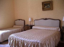 Hôtel Du Chateau De Quineville, hotel v destinaci Quinéville