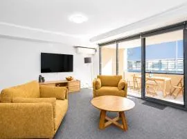 Luxury West End Retreat walk to Bathers Beach