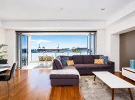 Gallery On High Pool, Port Views & Free Park