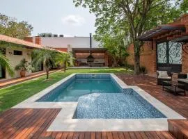 Family Oasis - Pool and Jacuzzi in the City Center