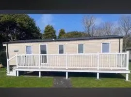 Holiday Home Sleeps 6 with Indoor Pool