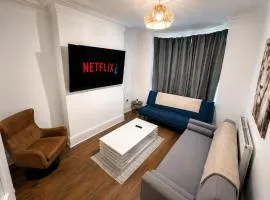 City & Lakeside Escape - Sleeps 12