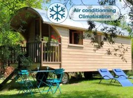 Millygite Chalet-on-wheels by the river