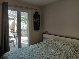 Belle chambre avec salle d eau et wc privatif à Eyragues
