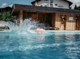 Resl Resort
