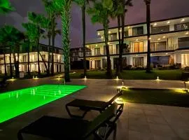 Stunning Oceanview 2B Waterfront Apartement