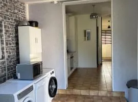 Petit pavillon, une chambre avec jardin