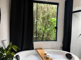 Chalé Studio Haven, microcasa com Mezanino e banheira