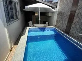Casa com Piscina Privativa e 3 Quartos 1 Suíte- Pet Friendly e Garagem no Centro