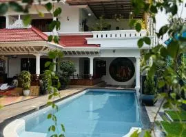 Parudeesa - Luxurious Palace look with pool-Near CBD - Kerala - India with Breakfast