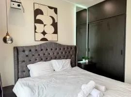 Hommit Masteri Tòa B - Căn hộ 2 phòng ngủ view hồ, máy chiếu