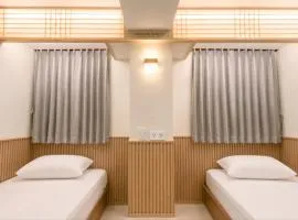 ZIP 1972 DDP two-min from airport bus station 4-min from DDP subway station-