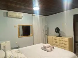 Quarto aconchegante com ar-condicionado e Wi-Fi