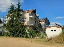 вила Лора