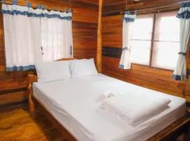 Daisy Cottages Resort
