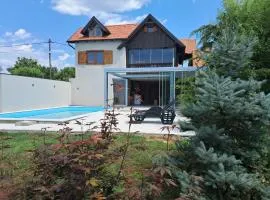Peaceful Countryside Retreat with Pool & Jacuzzi by Destination GREEN Croatia