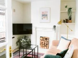 City Centre - Free Parking - 2 Bedroom