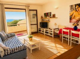 Appartamento vista mare-Costa Smeralda-Palau 5 min from the beach La Sciumara, hotel en Palau