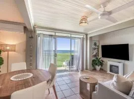 Absolute Beachfront Apartment 8B