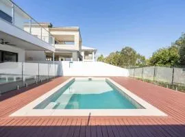 Belle Vista - Luxury Canal Front Home near Theme Parks with Pool
