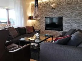 Spacious Ski-In Home for 10 with Sauna
