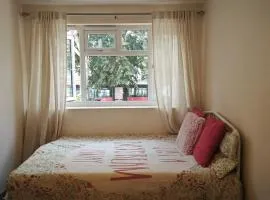 Cozy Studio with Private Access & En-Suite
