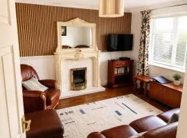 Quiet 2 Bed Backing Onto Woodland with Parking
