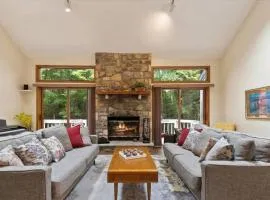 Split Rock Classic Chalet – Game Room & Family Friendly