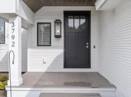 Ridge 3: A luxurious 4-bedroom retreat in Bay Harbor with stunning lake views.