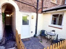 A1 HighTown Aprtmnt, Steps frm Luton Train Station