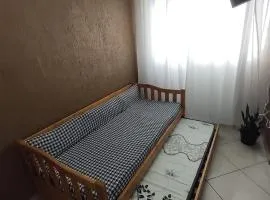Apartamento térreo bem equipado, fácil acesso