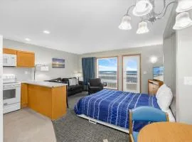Family Suite - Sleeps Six - Ocean View & Beach Access - Pool & Hot Tub