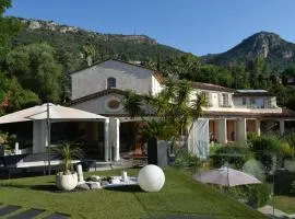 Villa d'exception avec piscine 15 m, spa, aperçu mer et calme absolu