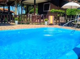 Chalé de 1 dormitório com piscina e churrasqueira, perto da praia central de Garopaba!