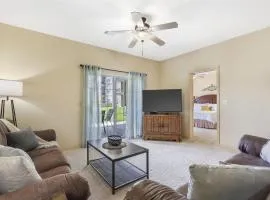 Central Branson Retreat Poolside 2-Bedroom Condo